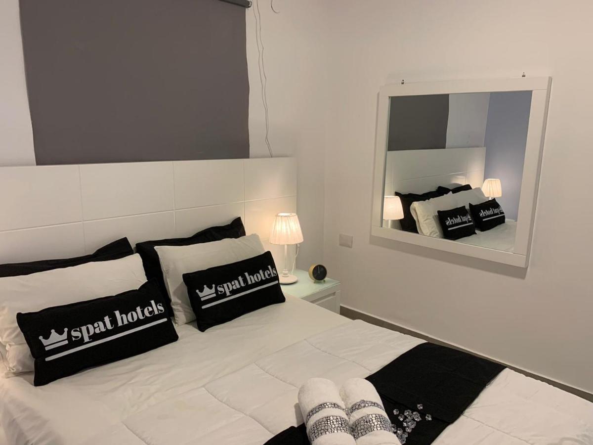 Appartement דירת 5 חדרים מול הים à Bat Yam Extérieur photo