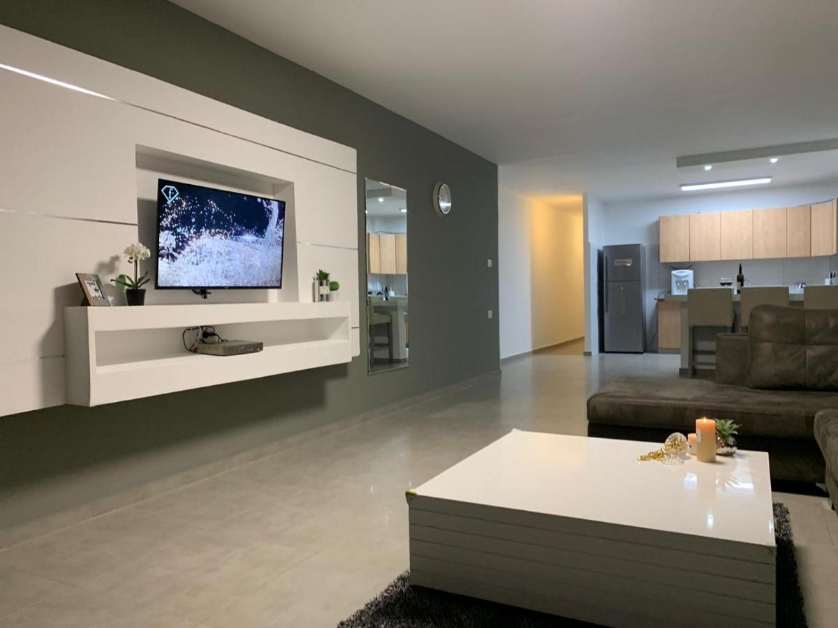 Appartement דירת 5 חדרים מול הים à Bat Yam Extérieur photo