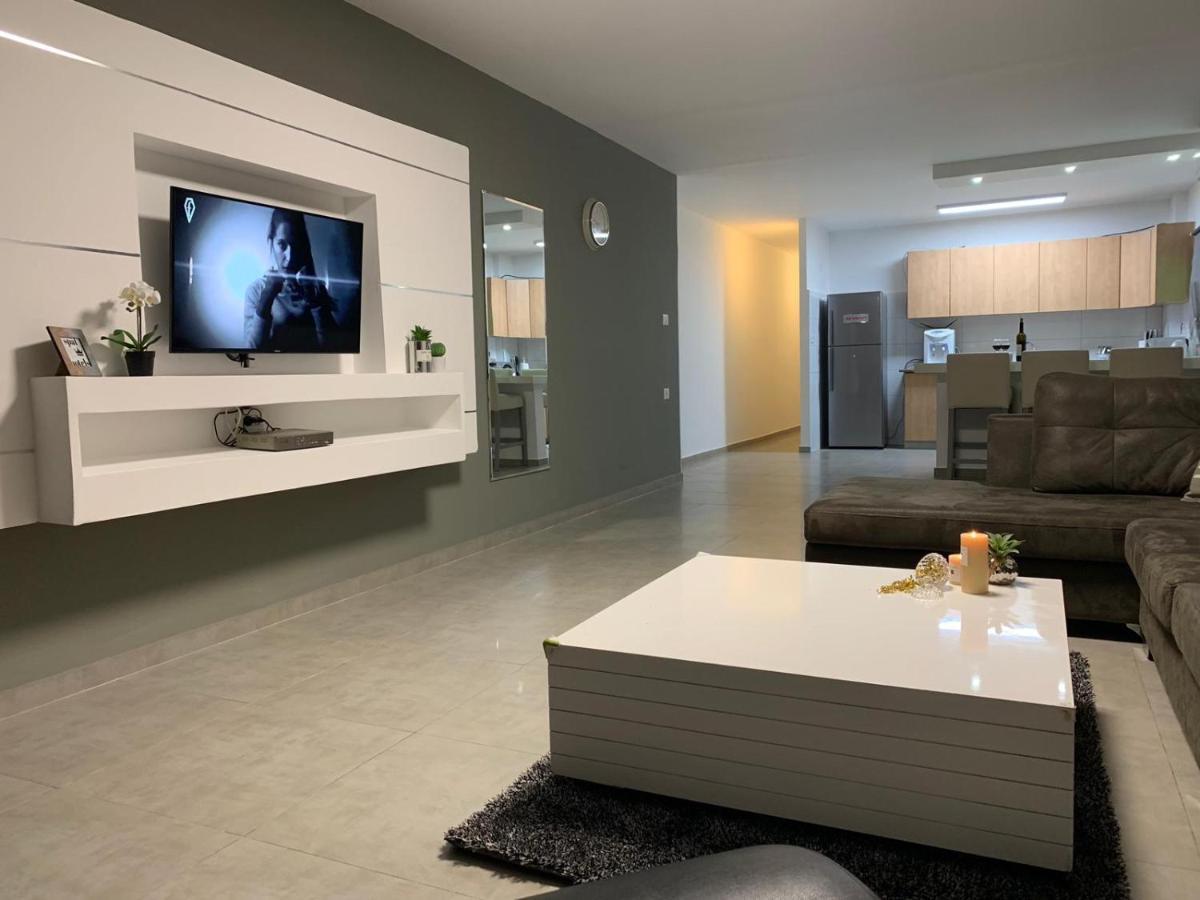 Appartement דירת 5 חדרים מול הים à Bat Yam Extérieur photo